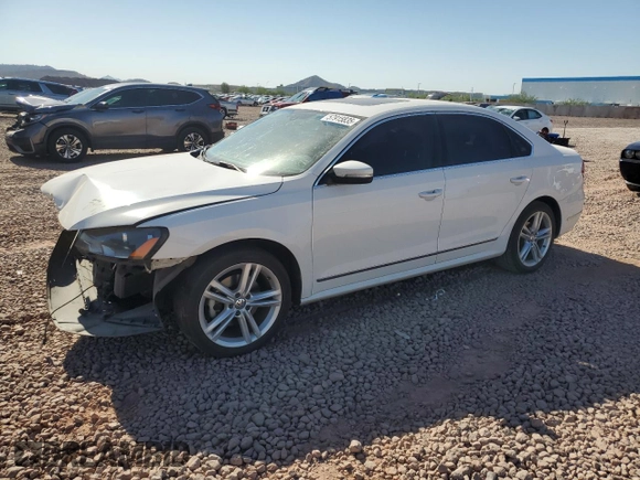 2015 Volkswagen Passat SEL Premium z VIN 1VWCV7A33FC046538, wystawiony jako Copart lot #57915835 z przebiegiem 155 443 mil mil oraz Szkoda całkowita • Salvage title. Historia ofert i sprzedaży dostępna na DreamBid. Obrazek 1.