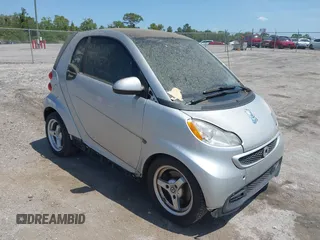 2013 Smart fortwo Pure with VIN WMEEJ3BA1DK632883, listed as a IAAI auction lot 42102529 with 74,071 mi miles. Bid and sale history available at carsss.com. Image 1.