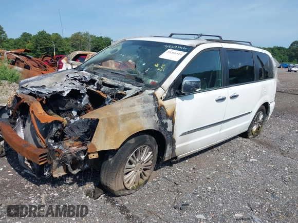 2015 Chrysler Town & Country Limited Platinum with VIN 2C4RC1GG2FR554713, listed as a IAAI auction lot 39868461 with 110,282 mi miles. Bid and sale history available at carsss.com. Image 2.