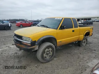 2002 Chevrolet S-10 LS with VIN 1GCCT19W128251633, listed as a Copart auction lot 44657705 with 181,895 mi miles and Clean Title. Bid and sale history available at carsss.com. Image 1.