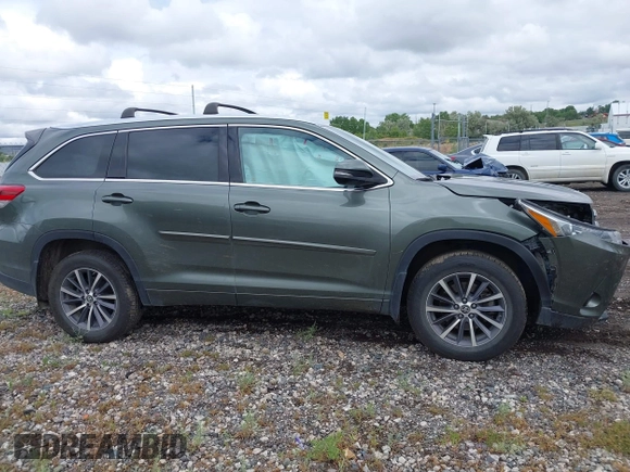 2018 Toyota Highlander SE with VIN 5TDJZRFH9JS823049, listed as a IAAI auction lot 39639165 with 85,990 mi miles and . Bid and sale history available at DreamBid. Image 13.