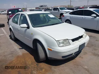 1999 Volkswagen Jetta GL z VIN 3VWRA29M3XM042866, wystawiony jako IAAI lot #42484740 z przebiegiem Nie podano mil oraz . Historia ofert i sprzedaży dostępna na DreamBid. Obrazek 1.