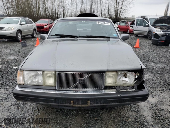 1990 Volvo 760 with VIN YV1GA8740L0089828, listed as a Copart auction lot 84668844 with 272,600 mi miles and Salvage title. Bid and sale history available at DreamBid. Image 5.