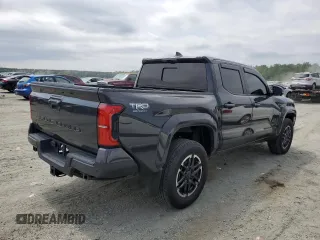 2024 Toyota Tacoma SR5 z VIN 3TMLB5JN2RM017259, wystawiony jako Copart lot #55850015 z przebiegiem 29 596 mil mil oraz Szkoda całkowita • Salvage title. Historia ofert i sprzedaży dostępna na DreamBid. Obrazek 3.