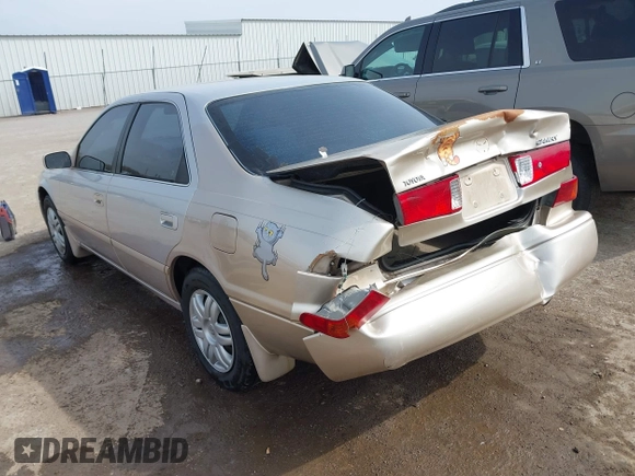 2001 Toyota Camry CE with VIN 4T1BG22K51U110482, listed as a IAAI auction lot 41937181 with 204,334 mi miles. Bid and sale history available at carsss.com. Image 3.