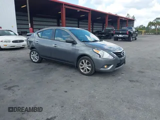 2016 Nissan Versa SV z VIN 3N1CN7AP3GL889508, wystawiony jako IAAI lot #42188750 z przebiegiem 80 754 mil mil oraz . Historia ofert i sprzedaży dostępna na DreamBid. Obrazek 1.