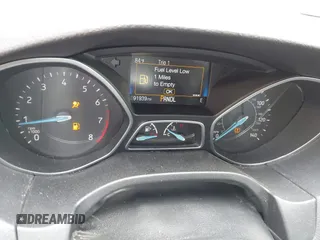 2018 Ford Focus SE z VIN 1FADP3F21JL212029, wystawiony jako IAAI lot #42258350 z przebiegiem 91 939 mil mil oraz . Historia ofert i sprzedaży dostępna na DreamBid. Obrazek 7.