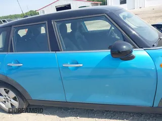 2015 MINI Hardtop 4 Door with VIN WMWXS5C56FT831505, listed as a IAAI auction lot 42155398 with 95,693 mi miles and . Bid and sale history available at DreamBid. Image 13.