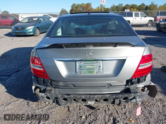 2013 Mercedes-Benz C-Class C 300 Sport with VIN WDDGF8AB3DR271993, listed as a IAAI auction lot 40632961 with 1 mi miles. Bid and sale history available at carsss.com. Image 17.