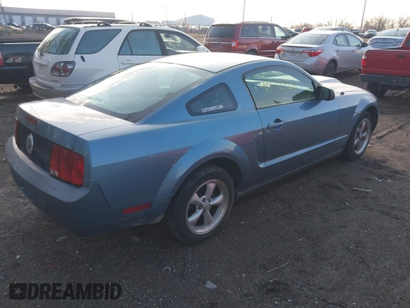 2005 Ford Mustang Deluxe z VIN 1ZVFT80N855137996, wystawiony jako IAAI lot #41872426 z przebiegiem 174 484 mil mil oraz . Historia ofert i sprzedaży dostępna na DreamBid. Obrazek 4.
