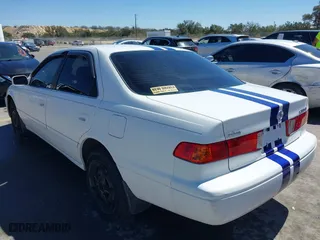 2000 Toyota Camry CE with VIN JT2BG22K8Y0415361, listed as a IAAI auction lot 41760193 with 250,333 mi miles. Bid and sale history available at carsss.com. Image 3.