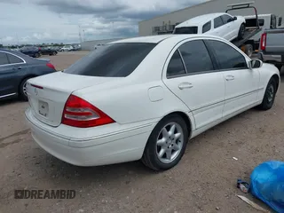 2004 Mercedes-Benz C 240 z VIN WDBRF61J14E016229, wystawiony jako IAAI lot #42576797 z przebiegiem Nie podano mil oraz . Historia ofert i sprzedaży dostępna na DreamBid. Obrazek 4.