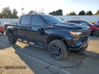 2024 Chevrolet Silverado 1500 Custom Trail Boss with VIN 3GCUDCE83RG218772, listed as a Copart auction lot 44648145 with 8,672 mi miles and Salvage Title. Bid and sale history available at carsss.com. Image 4.