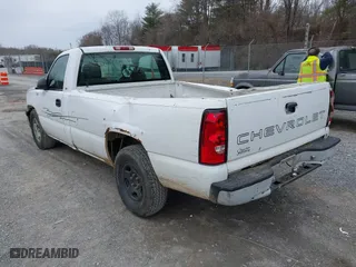 2005 Chevrolet Silverado 1500 Work Truck with VIN 1GCEC14XX5Z340818, listed as a IAAI auction lot 41729984 with 191,704 mi miles. Bid and sale history available at carsss.com. Image 3.