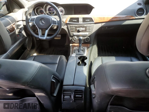 2013 Mercedes-Benz C 300 Sport z VIN WDDGF8AB6DA836770, wystawiony jako Copart lot #59181105 z przebiegiem 153 471 mil mil oraz Szkoda całkowita • Salvage title. Historia ofert i sprzedaży dostępna na DreamBid. Obrazek 8.
