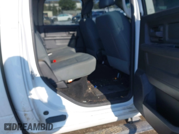 2014 Ram 1500 Express z VIN 1C6RR7KT5ES225661, wystawiony jako IAAI lot #41363288 z przebiegiem 147 841 mil mil oraz . Historia ofert i sprzedaży dostępna na DreamBid. Obrazek 8.