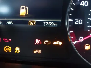 2024 Kia Forte GT-Line z VIN 3KPF54AD0RE801536, wystawiony jako IAAI lot #42027712 z przebiegiem 7 269 mil mil oraz . Historia ofert i sprzedaży dostępna na DreamBid. Obrazek 16.