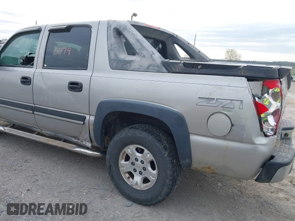 2004 Chevrolet Avalanche Z71 with VIN 3GNEK12T34G257773, listed as a IAAI auction lot 42060079 with 207,227 mi miles. Bid and sale history available at carsss.com. Image 6.
