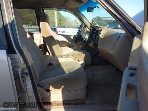 1998 Ford Explorer z VIN 1FMZU32X6WUC61508, wystawiony jako IAAI lot #41501015 z przebiegiem 240 310 mil mil oraz . Historia ofert i sprzedaży dostępna na DreamBid. Obrazek 5.