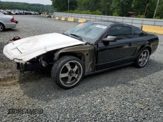 2007 Ford Mustang Deluxe z VIN 1ZVFT80N975240217, wystawiony jako Copart lot #57398435 z przebiegiem 184 199 mil mil oraz Czysty tytuł • Clean title. Historia ofert i sprzedaży dostępna na DreamBid. Obrazek 1.