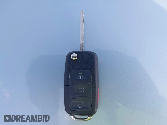 2010 Volkswagen Beetle with VIN 3VWRG3AG4AM016018, listed as a IAAI auction lot 41873044 with 33,263 mi miles and . Bid and sale history available at DreamBid. Image 11.