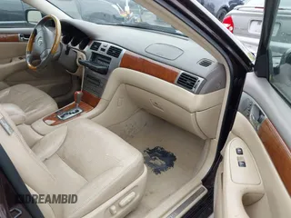 2005 Lexus ES 330 with VIN JTHBA30G955061537, listed as a IAAI auction lot 42024501 with 131,132 mi miles. Bid and sale history available at carsss.com. Image 5.