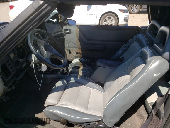 1984 Ford Mustang z VIN 1FABP27W7EF225018, wystawiony jako Copart lot #48488031 z przebiegiem 49 673 mil mil oraz Szkoda całkowita • Salvage title. Historia ofert i sprzedaży dostępna na DreamBid. Obrazek 5.