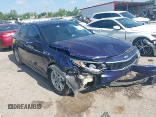 2016 Kia Optima LX z VIN 5XXGT4L35GG093240, wystawiony jako IAAI lot #42380407 z przebiegiem 165 891 mil mil oraz . Historia ofert i sprzedaży dostępna na DreamBid. Obrazek 1.