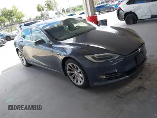 2017 Tesla Model S 100D с VIN 5YJSA1E22HF194193, выставлен на аукционе IAAI как лот 42563311 с пробегом 57 675 миль миль и . История ставок и продаж доступна на DreamBid. Изображение 1.