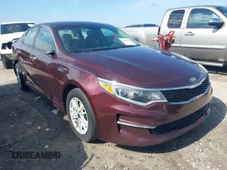 2018 Kia Optima LX z VIN 5XXGT4L39JG180260, wystawiony jako IAAI lot #42081495 z przebiegiem 173 200 mil mil oraz . Historia ofert i sprzedaży dostępna na DreamBid. Obrazek 1.