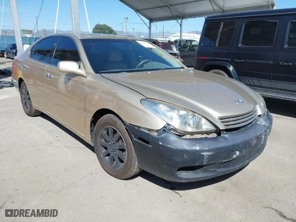 2002 Lexus ES 300 with VIN JTHBF30G020078480, listed as a IAAI auction lot 41844870 with 150,801 mi miles. Bid and sale history available at carsss.com. Image 1.