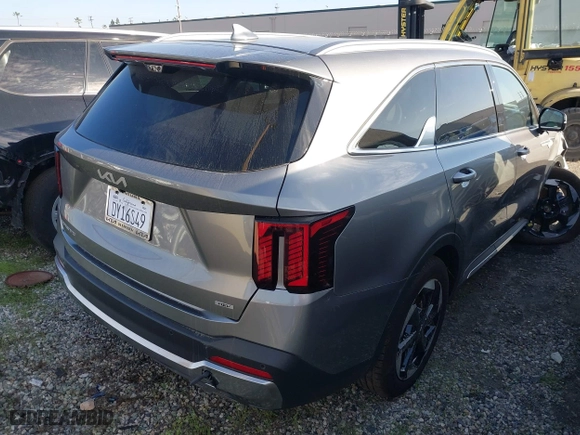2025 Kia Sorento Hybrid SX Prestige with VIN KNDRKDJG5S5323454, listed as a IAAI auction lot 41273656 with 101 mi miles. Bid and sale history available at carsss.com. Image 4.