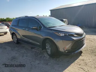 2025 Toyota Sienna XLE with VIN 5TDYRKEC8SS226844, listed as a Copart auction lot 52680175 with 2,600 mi miles and Salvage Title. Bid and sale history available at carsss.com. Image 4.