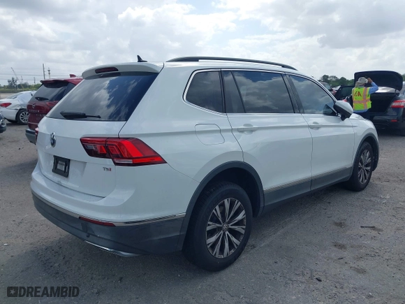 2018 Volkswagen Tiguan SEL with VIN 3VV3B7AX7JM219565, listed as a IAAI auction lot 41906582 with 92,391 mi miles. Bid and sale history available at carsss.com. Image 4.