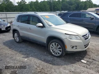 2011 Volkswagen Tiguan SEL z VIN WVGBV7AX4BW534922, wystawiony jako Copart lot #60486775 z przebiegiem Nie podano mil oraz Czysty tytuł • Clean title. Historia ofert i sprzedaży dostępna na DreamBid. Obrazek 4.