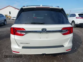 2018 Honda Odyssey Elite with VIN 5FNRL6H98JB045078, listed as a IAAI auction lot 42184758 with 144,981 mi miles. Bid and sale history available at carsss.com. Image 15.