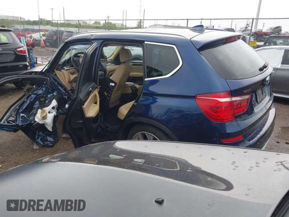 2017 BMW X3 xDrive28i z VIN 5UXWX9C50H0T09821, wystawiony jako IAAI lot #42171906 z przebiegiem Nie podano mil oraz . Historia ofert i sprzedaży dostępna na DreamBid. Obrazek 3.