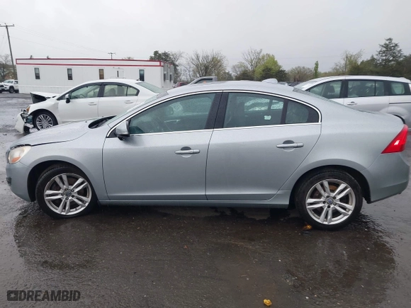 2013 Volvo S60 T6 R-Design Platinum with VIN YV1902FH0D1223617, listed as a IAAI auction lot 41969427 with 174,883 mi miles. Bid and sale history available at carsss.com. Image 14.