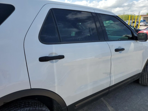 2017 Ford Police Interceptor Utility z VIN 1FM5K8AR4HGC78474, wystawiony jako Copart lot #55477895 z przebiegiem Nie podano mil oraz Szkody całkowita. Historia ofert i sprzedaży dostępna na DreamBid. Obrazek 11.