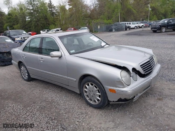 2001 Mercedes-Benz E-Class with VIN WDBJF65J11B216449, listed as a IAAI auction lot 39378007 with 62,263 mi miles. Bid and sale history available at carsss.com. Image 1.