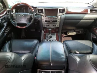 2013 Lexus LX 570 z VIN JTJHY7AX5D4086983, wystawiony jako Copart lot #68106944 z przebiegiem Nie podano mil oraz Szkoda całkowita • Salvage title. Historia ofert i sprzedaży dostępna na DreamBid. Obrazek 8.