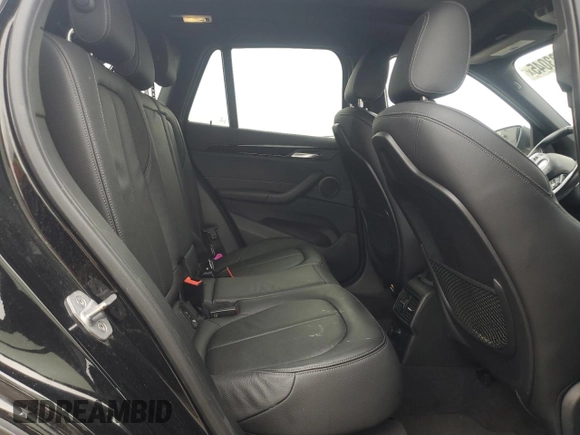 2018 BMW X1 xDrive28i z VIN WBXHT3C30J5L30276, wystawiony jako Copart lot #58903045 z przebiegiem 86 778 mil mil oraz Szkoda całkowita • Salvage title. Historia ofert i sprzedaży dostępna na DreamBid. Obrazek 11.