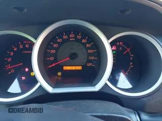 2009 Toyota Tacoma z VIN 5TEMU52N99Z621200, wystawiony jako IAAI lot #41318515 z przebiegiem 157 034 mil mil oraz . Historia ofert i sprzedaży dostępna na DreamBid. Obrazek 7.