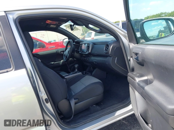 2023 Toyota Tacoma SR z VIN 3TMCZ5AN0PM627654, wystawiony jako IAAI lot #42157641 z przebiegiem 35 015 mil mil oraz . Historia ofert i sprzedaży dostępna na DreamBid. Obrazek 5.