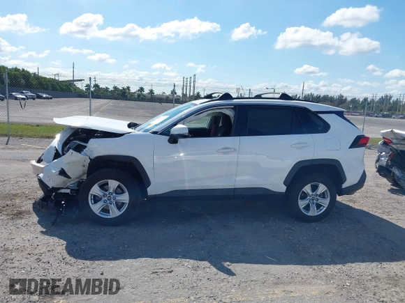 2021 Toyota RAV4 XLE with VIN 2T3W1RFV2MC102997, listed as a IAAI auction lot 41512340 with 47,238 mi miles. Bid and sale history available at carsss.com. Image 15.