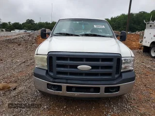 2006 Ford F-250 z VIN 1FDNF20506EC75421, wystawiony jako Copart lot #58069295 z przebiegiem 176 547 mil mil oraz Szkoda całkowita • Salvage title. Historia ofert i sprzedaży dostępna na DreamBid. Obrazek 5.