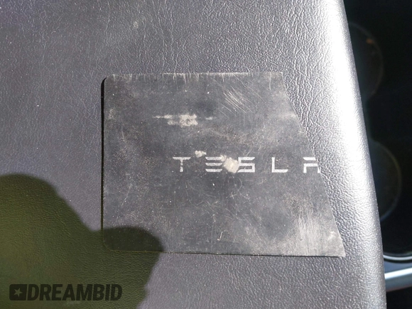 2018 Tesla Model 3 Long Range Battery z VIN 5YJ3E1EB5JF180030, wystawiony jako IAAI lot #41897617 z przebiegiem 89 557 mil mil oraz . Historia ofert i sprzedaży dostępna na DreamBid. Obrazek 11.