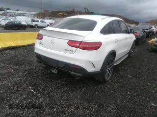 2019 Mercedes-Benz GLE 43 AMG z VIN 4JGED6EB3KA133478, wystawiony jako IAAI lot #39353380 z przebiegiem 100 564 mil mil oraz . Historia ofert i sprzedaży dostępna na DreamBid. Obrazek 4.