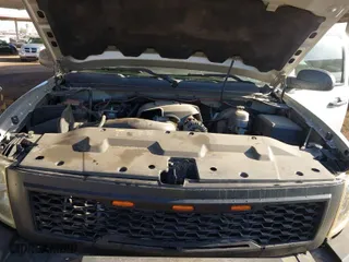 2011 Chevrolet Silverado 1500 LT with VIN 1GCRCSE09BZ423063, listed as a IAAI auction lot 41486593 with 390,292 mi miles. Bid and sale history available at carsss.com. Image 10.