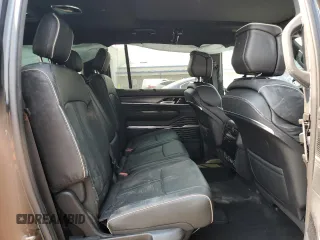 2024 Jeep Grand Wagoneer Series II z VIN 1C4SJSFP7RS103472, wystawiony jako Copart lot #70986124 z przebiegiem 2 799 mil mil oraz Szkoda całkowita • Salvage title. Historia ofert i sprzedaży dostępna na DreamBid. Obrazek 11.
